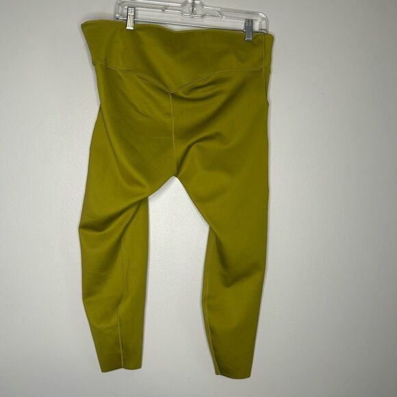 Nike 7/8 Mid Rose Dri Fit Leggings NWOT - Picture 6 of 6